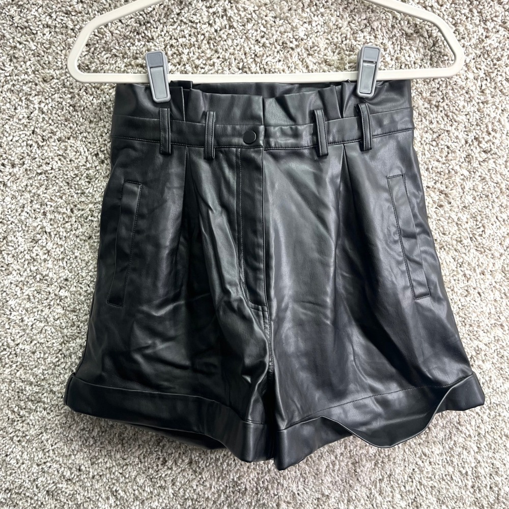 Bardot Shorts Women's 6 Black Faux Leather Paperbag Waist Cuffed